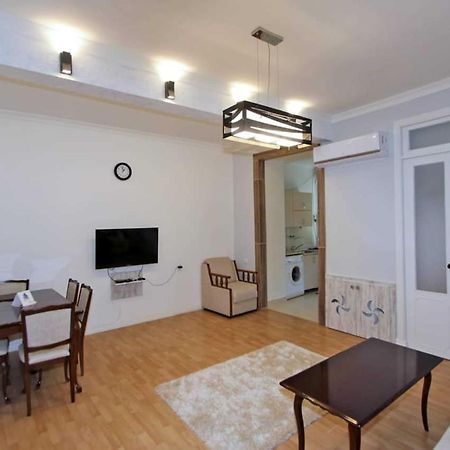 Sunny Apartment In The Center Erywań Zewnętrze zdjęcie