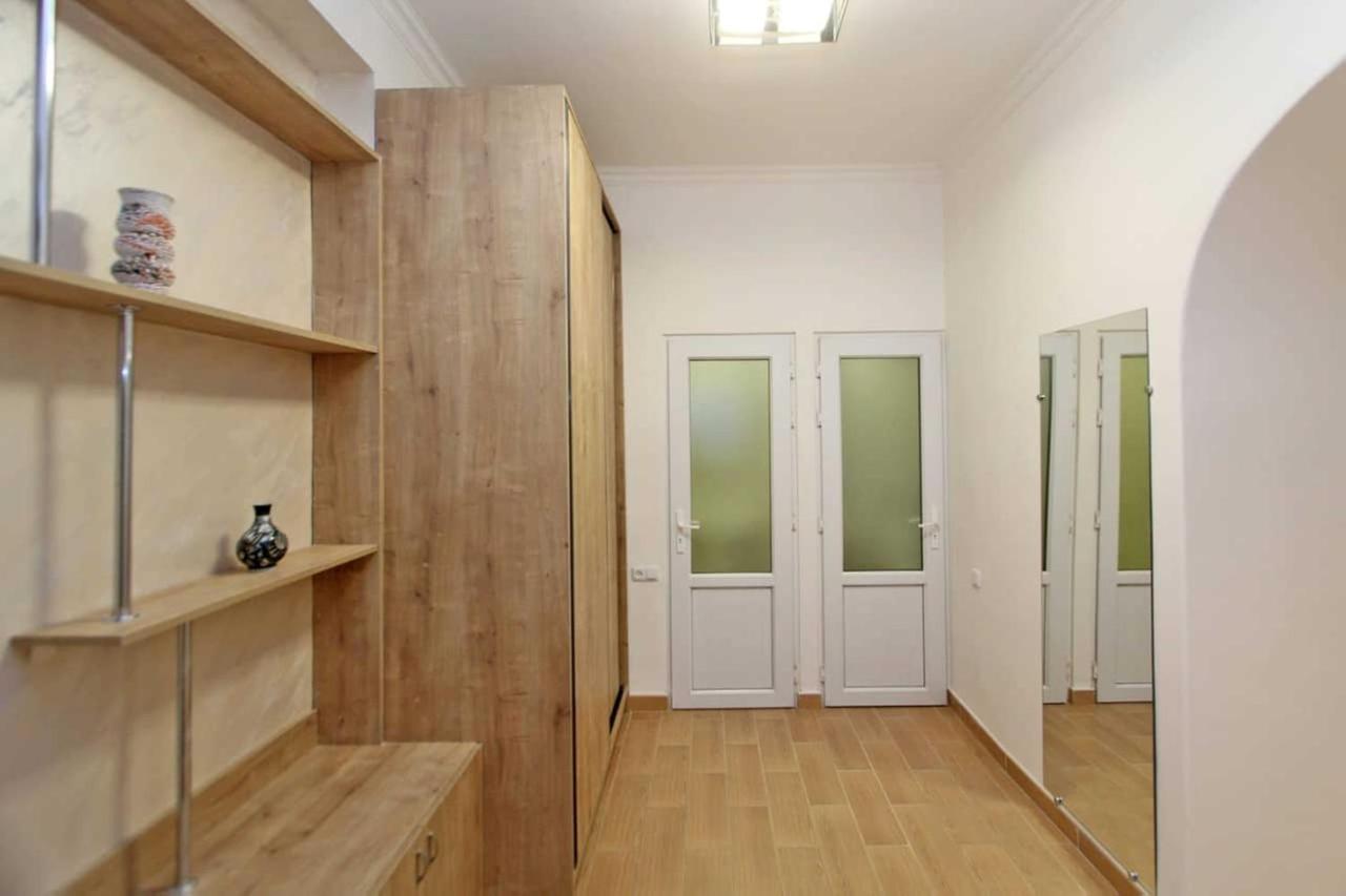 Sunny Apartment In The Center Erywań Zewnętrze zdjęcie