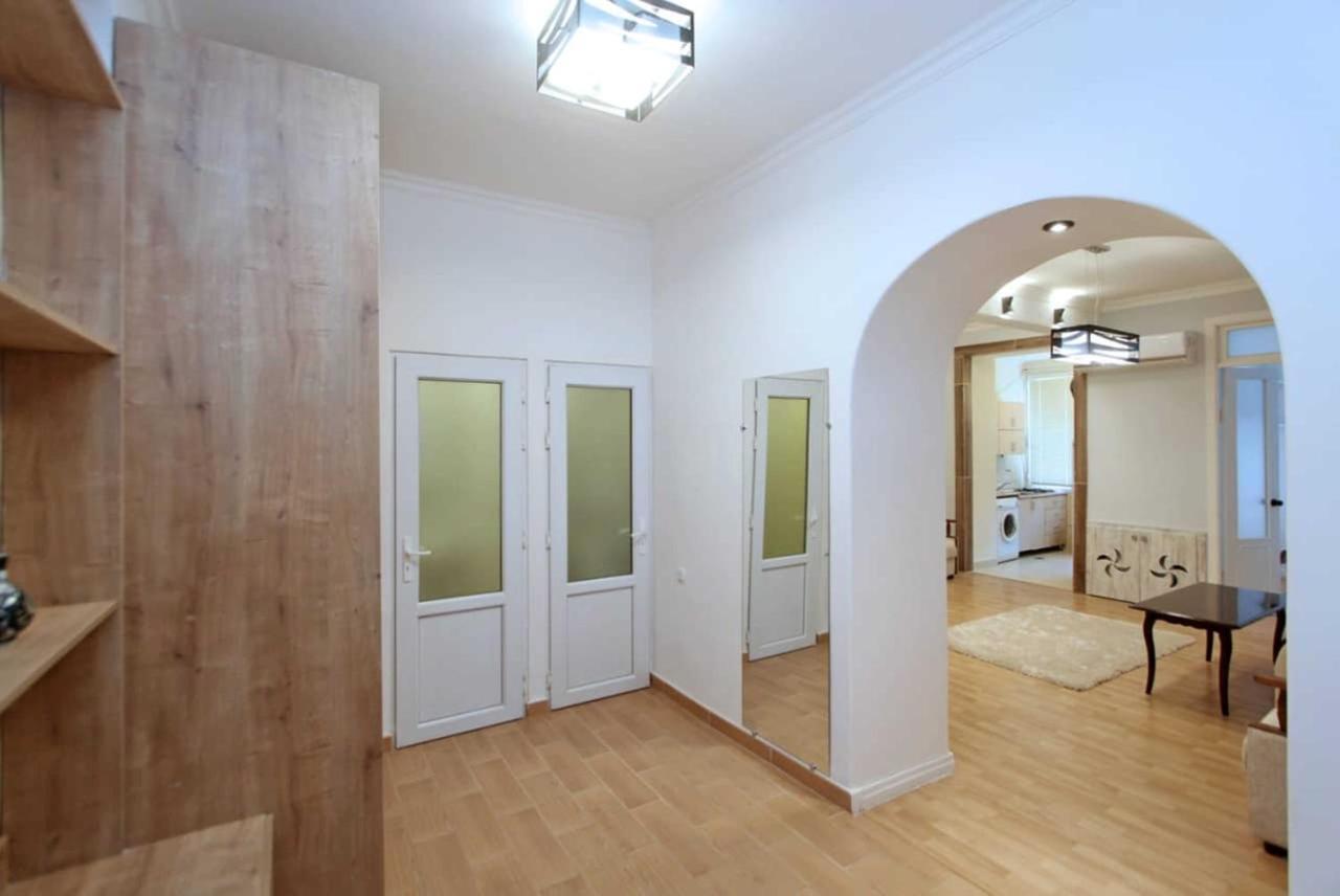 Sunny Apartment In The Center Erywań Zewnętrze zdjęcie